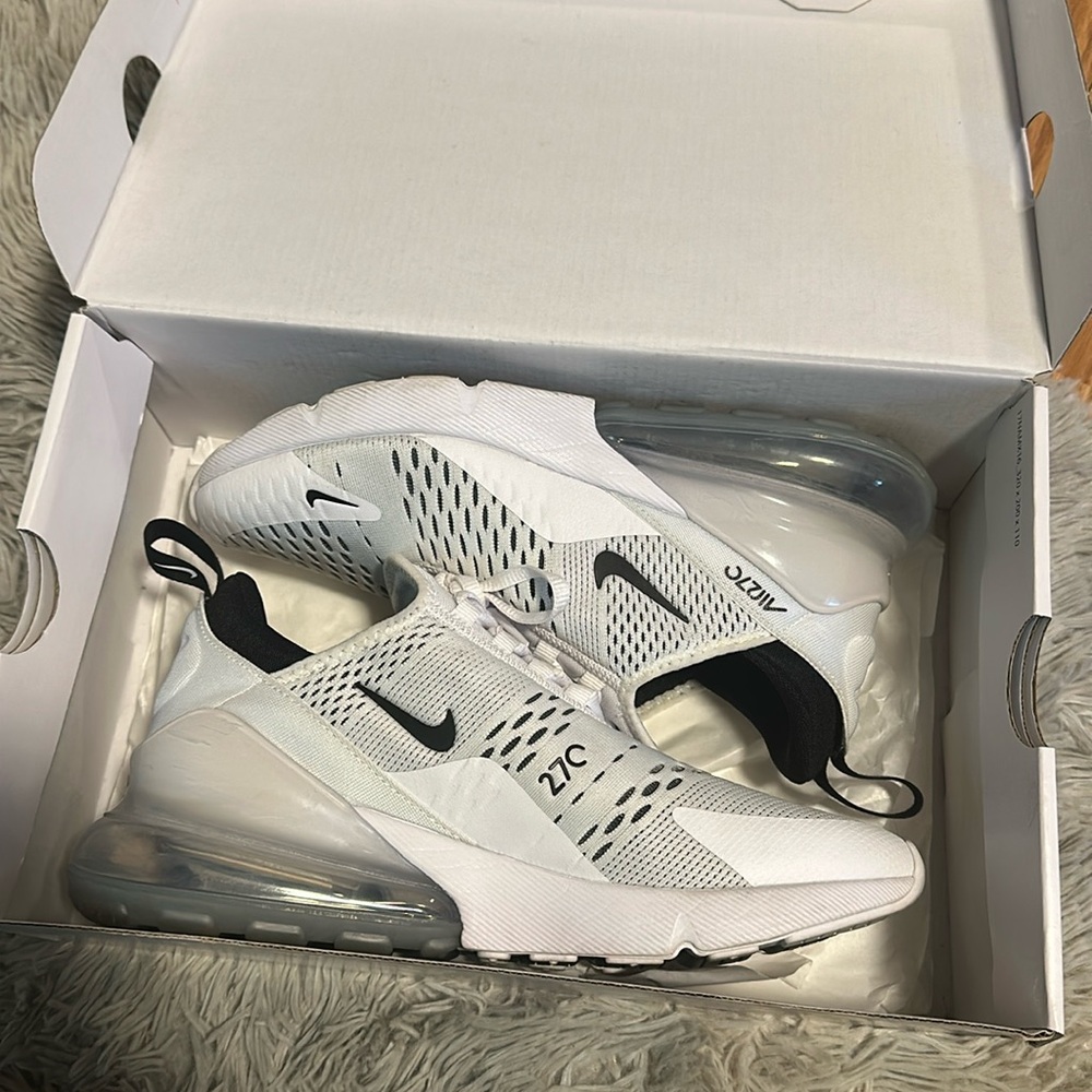 Women’s Nike AirMax 270
